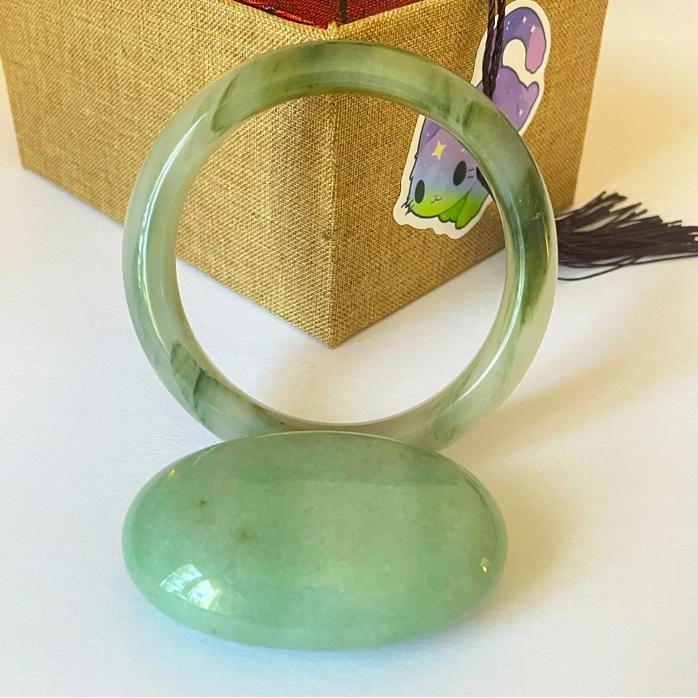Authentic Natural Jade Bangle - Picture 1 of 3